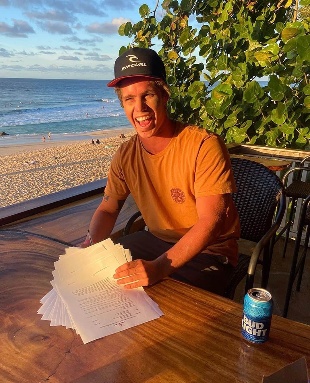 Rip Curl Australiaさんのインスタグラム写真 - (Rip Curl AustraliaInstagram)「After almost a year spent searching and training in 2020, @itsjust_morgan and Rip Curl have cemented the deal in-between heats and free surfs on Hawaii’s North Shore. ⁠⠀ ⁠⠀ Welcome to the A-Team once again, Morgs. We can’t wait to see what you get up to over the next three years. #GoMorgs⁠⠀ ⁠⠀」12月20日 18時36分 - ripcurl_aus