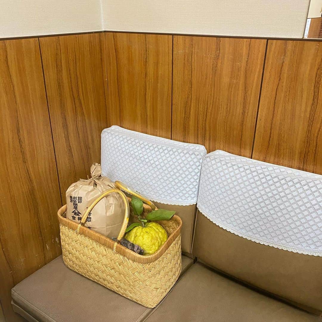伊藤まさこさんのインスタグラム写真 - (伊藤まさこInstagram)「週刊朝日臨時増刊号「サザエさんと長谷川町子2021年」私の妄想サザエさん今回は「サザエさんお正月の買い出し」。久しぶりに築地に行って来ました。#masakoitobooks」12月20日 9時51分 - masakoito29