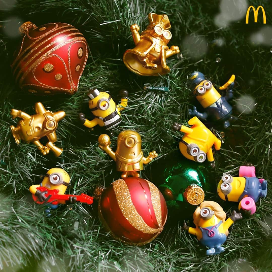 McDonald's Philippinesのインスタグラム：「Deck the halls, there are Minions coming! 🎄🎶 Get a surprise Minion toy in a capsule with every Happy Meal, starting at Php 90. If you’re lucky, you might even get a gold one. Get it now via McDelivery.」