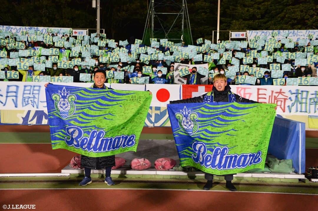 Ｊリーグさんのインスタグラム写真 - (ＪリーグInstagram)「.﻿ 湘南から世界へ羽ばたく若き2人の戦士たち🌏﻿ ﻿ 先日、海外移籍を発表した﻿ #湘南ベルマーレ の﻿ #齊藤未月 選手と #鈴木冬一 選手の﻿ 退団セレモニーが行われました💐﻿ ﻿ 齊藤選手はロシアの地で、﻿ 鈴木選手はスイスの地で、 それぞれ活躍を期待しています😊﻿ ﻿ ﻿ #Ｊリーグ﻿ #jleague﻿ ﻿ #bellmare #💚﻿ #東京五輪 #東京オリンピック﻿ #東京五輪世代 #olympic #tokyo﻿ #世界 #海外 #europe #FCルビンカザン #rubinkazan﻿ #ロシア #russia #🇷🇺﻿ #FCローザンヌスポルト #lausannesport﻿ #スイス #switzerland #🇨🇭﻿ #いってらっしゃい #👋」12月20日 10時00分 - jleaguejp