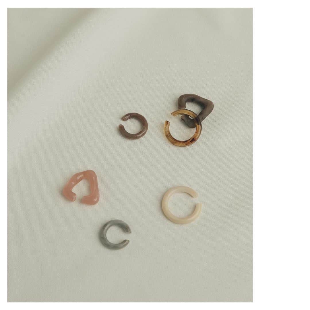 SMELLYさんのインスタグラム写真 - (SMELLYInstagram)「new arrival﻿ ﻿ 3ジュシイヤカフセット﻿ ¥1,800+tax﻿ ﻿ ﻿ #smellyjp#acc#accessory#earring#earcuff﻿ #スメリー#アクセ#アクセサリー#イヤリング﻿ #プチプラ#プチプラアクセ#イヤカフ」12月20日 10時00分 - smelly.jp
