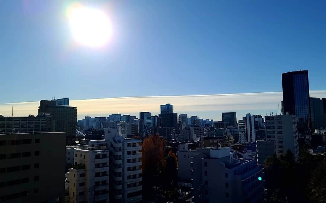 小高亮さんのインスタグラム写真 - (小高亮Instagram)「驚く程一直線な雲。」12月20日 10時08分 - odaka_p