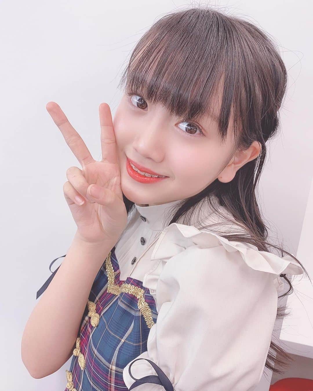 村田万葉のインスタグラム：「✌🏻 ・ ・ ・ ・ #アイドル #dela」