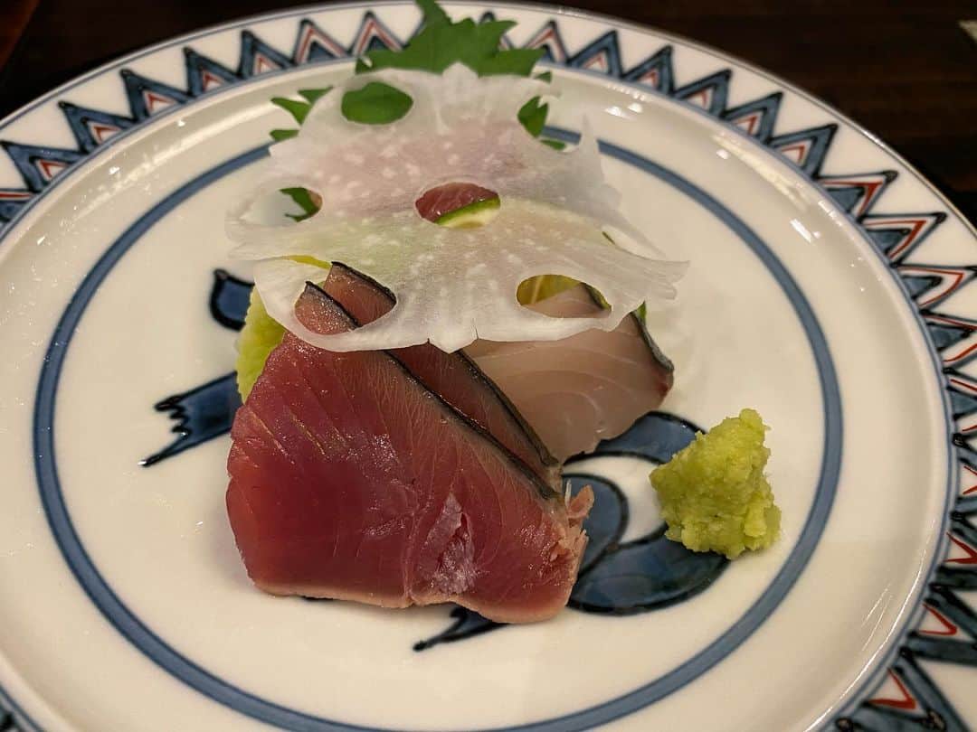一木みおさんのインスタグラム写真 - (一木みおInstagram)「先日のお食事🍚✨﻿ お品書きのない特別なメニューを頂きました。﻿ ﻿ 冨澤総料理長が、一つ一つお料理の説明をして下さいました。﻿ ﻿ 牡蠣と柿のように音で合わせたお料理や、抹茶と最中のデザートと思いきや、中には鰻が入っていたりと面白いお料理がたくさん！﻿ 素晴らしくとても美味しいお食事と、楽しい時間を、ありがとうございました😌🍴﻿ ﻿ ﻿ #よし邑 #懐石料理 #会席料理 #忘年会 #蓮根 #日本料理 #和食 #instagood #instalike #카페투어 #photography #mood #camera #eat #yummy #food #gourmet #tokyo #happy #좋아요 #데일리룩 #맛스타그램 #맛집 #japanesefood #グルメスタグラム #instapic #グルメ好きな人と繋がりたい #グルメ巡り #お料理  #beautiful」12月20日 10時22分 - mioichiki30