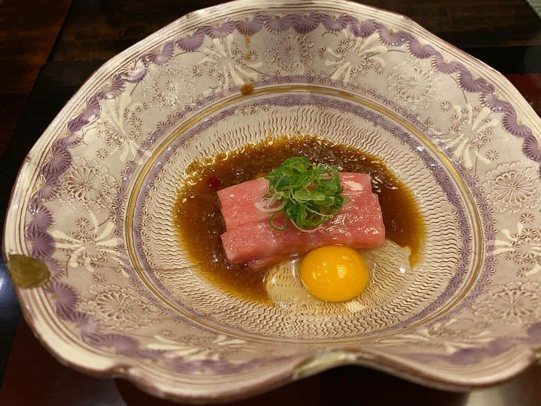 一木みおさんのインスタグラム写真 - (一木みおInstagram)「先日のお食事🍚✨﻿ お品書きのない特別なメニューを頂きました。﻿ ﻿ 冨澤総料理長が、一つ一つお料理の説明をして下さいました。﻿ ﻿ 牡蠣と柿のように音で合わせたお料理や、抹茶と最中のデザートと思いきや、中には鰻が入っていたりと面白いお料理がたくさん！﻿ 素晴らしくとても美味しいお食事と、楽しい時間を、ありがとうございました😌🍴﻿ ﻿ ﻿ #よし邑 #懐石料理 #会席料理 #忘年会 #蓮根 #日本料理 #和食 #instagood #instalike #카페투어 #photography #mood #camera #eat #yummy #food #gourmet #tokyo #happy #좋아요 #데일리룩 #맛스타그램 #맛집 #japanesefood #グルメスタグラム #instapic #グルメ好きな人と繋がりたい #グルメ巡り #お料理  #beautiful」12月20日 10時22分 - mioichiki30