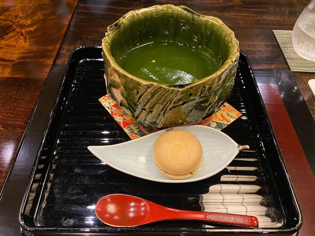 一木みおさんのインスタグラム写真 - (一木みおInstagram)「先日のお食事🍚✨﻿ お品書きのない特別なメニューを頂きました。﻿ ﻿ 冨澤総料理長が、一つ一つお料理の説明をして下さいました。﻿ ﻿ 牡蠣と柿のように音で合わせたお料理や、抹茶と最中のデザートと思いきや、中には鰻が入っていたりと面白いお料理がたくさん！﻿ 素晴らしくとても美味しいお食事と、楽しい時間を、ありがとうございました😌🍴﻿ ﻿ ﻿ #よし邑 #懐石料理 #会席料理 #忘年会 #蓮根 #日本料理 #和食 #instagood #instalike #카페투어 #photography #mood #camera #eat #yummy #food #gourmet #tokyo #happy #좋아요 #데일리룩 #맛스타그램 #맛집 #japanesefood #グルメスタグラム #instapic #グルメ好きな人と繋がりたい #グルメ巡り #お料理  #beautiful」12月20日 10時22分 - mioichiki30