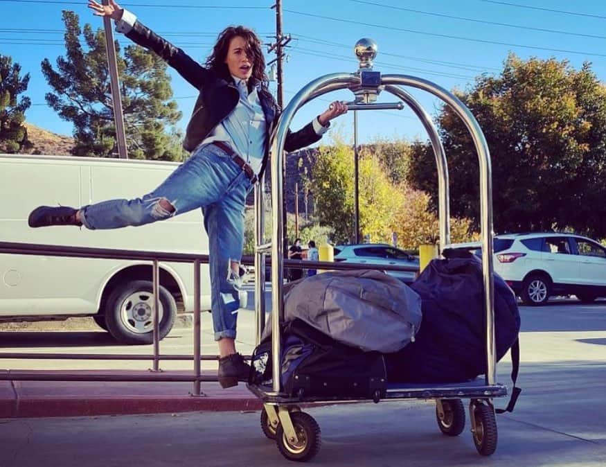 レナ・ヘディのインスタグラム：「Anyone need a bellhop ... 🤪」