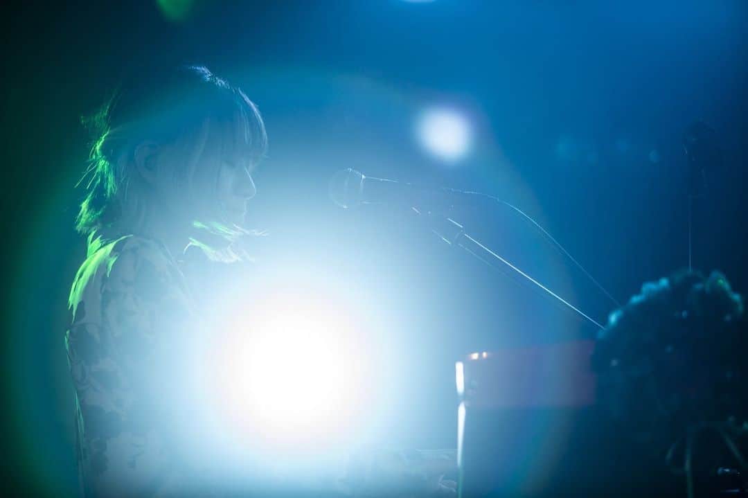 東出真緒さんのインスタグラム写真 - (東出真緒Instagram)「nordな私🎹❤️ . メリーロック楽しみです！ . photo by @yusuke_mphoto  . #BIGMAMA #live #nordelectro5d」12月20日 10時18分 - mao_bigmama_vn