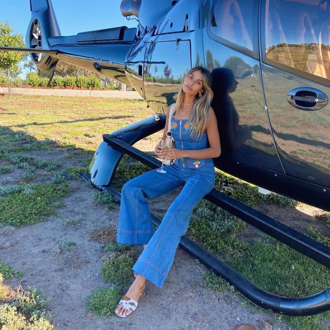 アリスマッコールのインスタグラム：「Cutie pie @dominiquelissa 🚁 #aliceMcCALL」