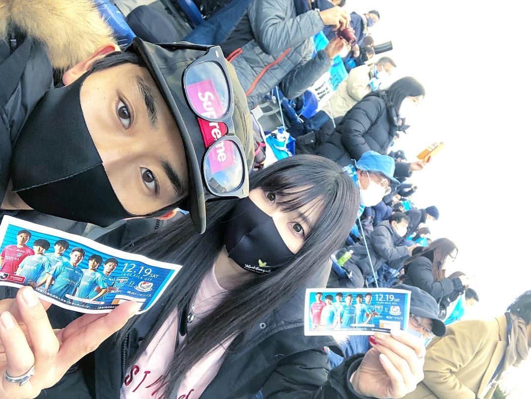 五位渕のぞみさんのインスタグラム写真 - (五位渕のぞみInstagram)「#サッカー観戦 ⚽️✨ ㅤㅤㅤㅤㅤㅤㅤㅤㅤ #明治安田生命Ｊ１リーグ #最終節 ✨🏆⚽️﻿ 📅 2020年12月19日（土） 🕜 19:00KO 🏟#ニッパツ三ツ沢球技場 #横浜FC 🆚 #横浜Fマリノス ㅤㅤㅤㅤㅤㅤㅤㅤㅤ @yokohamafc_official @yokohamaf.marinos @dazn_jpn @jleaguejp ㅤㅤㅤㅤㅤㅤㅤㅤㅤ @o.masato62 と一緒に💏💓 まさとありがとうー🥺🙏🙏❤️ ㅤㅤㅤㅤㅤㅤㅤㅤㅤ 3-1で勝利🏆💗 #斉藤光毅 選手の移籍前ラスト試合だったし、 小さい頃から大好きな #キングカズ こと #三浦知良 選手も出場したし、試合行けて本当に良かった😭❤️ ㅤㅤㅤㅤㅤㅤㅤㅤㅤ  ㅤㅤㅤㅤㅤㅤㅤㅤㅤ ㅤㅤㅤㅤㅤㅤㅤㅤㅤ ㅤㅤㅤㅤㅤㅤㅤㅤㅤ ㅤㅤㅤㅤㅤㅤㅤㅤㅤ ㅤㅤㅤㅤㅤㅤㅤㅤㅤ  ㅤㅤㅤㅤㅤㅤㅤㅤㅤ  ㅤㅤㅤㅤㅤㅤㅤㅤㅤ ㅤㅤㅤㅤㅤㅤㅤㅤㅤ ㅤㅤㅤㅤㅤㅤㅤㅤㅤ ㅤㅤㅤㅤㅤㅤㅤㅤㅤ ㅤㅤㅤㅤㅤㅤㅤㅤ #J1 #yokohamafc #marinos #soccer #DAZN #DAZNフットボール #サッカー #サッカー観戦 #Jリーグ #サッカー好き #サッカー女子  #ユニフォーム女子 #サッカー好きな人と繋がりたい #サッカー好きと繋がりたい  #셀스타그램 #일본 #축구 #축구스타그램 #모델 #ニッパツ #soccer_nozomi」12月20日 10時33分 - nonnon0319