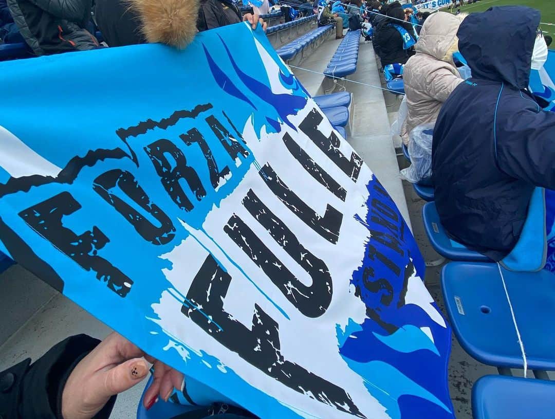 五位渕のぞみさんのインスタグラム写真 - (五位渕のぞみInstagram)「#サッカー観戦 ⚽️✨ ㅤㅤㅤㅤㅤㅤㅤㅤㅤ #明治安田生命Ｊ１リーグ #最終節 ✨🏆⚽️﻿ 📅 2020年12月19日（土） 🕜 19:00KO 🏟#ニッパツ三ツ沢球技場 #横浜FC 🆚 #横浜Fマリノス ㅤㅤㅤㅤㅤㅤㅤㅤㅤ @yokohamafc_official @yokohamaf.marinos @dazn_jpn @jleaguejp ㅤㅤㅤㅤㅤㅤㅤㅤㅤ @o.masato62 と一緒に💏💓 まさとありがとうー🥺🙏🙏❤️ ㅤㅤㅤㅤㅤㅤㅤㅤㅤ 3-1で勝利🏆💗 #斉藤光毅 選手の移籍前ラスト試合だったし、 小さい頃から大好きな #キングカズ こと #三浦知良 選手も出場したし、試合行けて本当に良かった😭❤️ ㅤㅤㅤㅤㅤㅤㅤㅤㅤ  ㅤㅤㅤㅤㅤㅤㅤㅤㅤ ㅤㅤㅤㅤㅤㅤㅤㅤㅤ ㅤㅤㅤㅤㅤㅤㅤㅤㅤ ㅤㅤㅤㅤㅤㅤㅤㅤㅤ ㅤㅤㅤㅤㅤㅤㅤㅤㅤ  ㅤㅤㅤㅤㅤㅤㅤㅤㅤ  ㅤㅤㅤㅤㅤㅤㅤㅤㅤ ㅤㅤㅤㅤㅤㅤㅤㅤㅤ ㅤㅤㅤㅤㅤㅤㅤㅤㅤ ㅤㅤㅤㅤㅤㅤㅤㅤㅤ ㅤㅤㅤㅤㅤㅤㅤㅤ #J1 #yokohamafc #marinos #soccer #DAZN #DAZNフットボール #サッカー #サッカー観戦 #Jリーグ #サッカー好き #サッカー女子  #ユニフォーム女子 #サッカー好きな人と繋がりたい #サッカー好きと繋がりたい  #셀스타그램 #일본 #축구 #축구스타그램 #모델 #ニッパツ #soccer_nozomi」12月20日 10時33分 - nonnon0319
