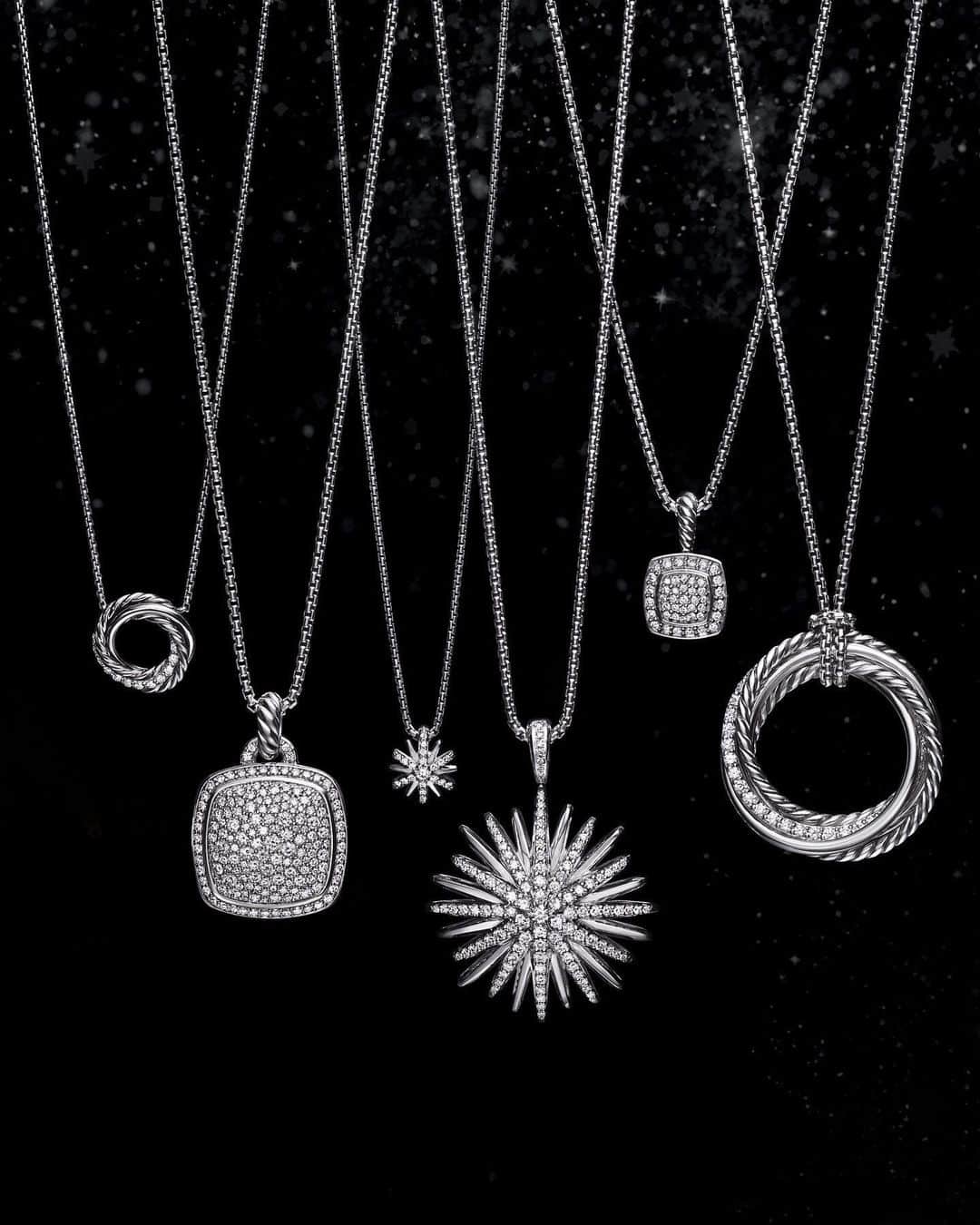 デビッドヤーマンのインスタグラム：「What to give and get this holiday🎁. Visit our bio link to shop timeless presents in Silver Ice® and more.  #DavidYurman」