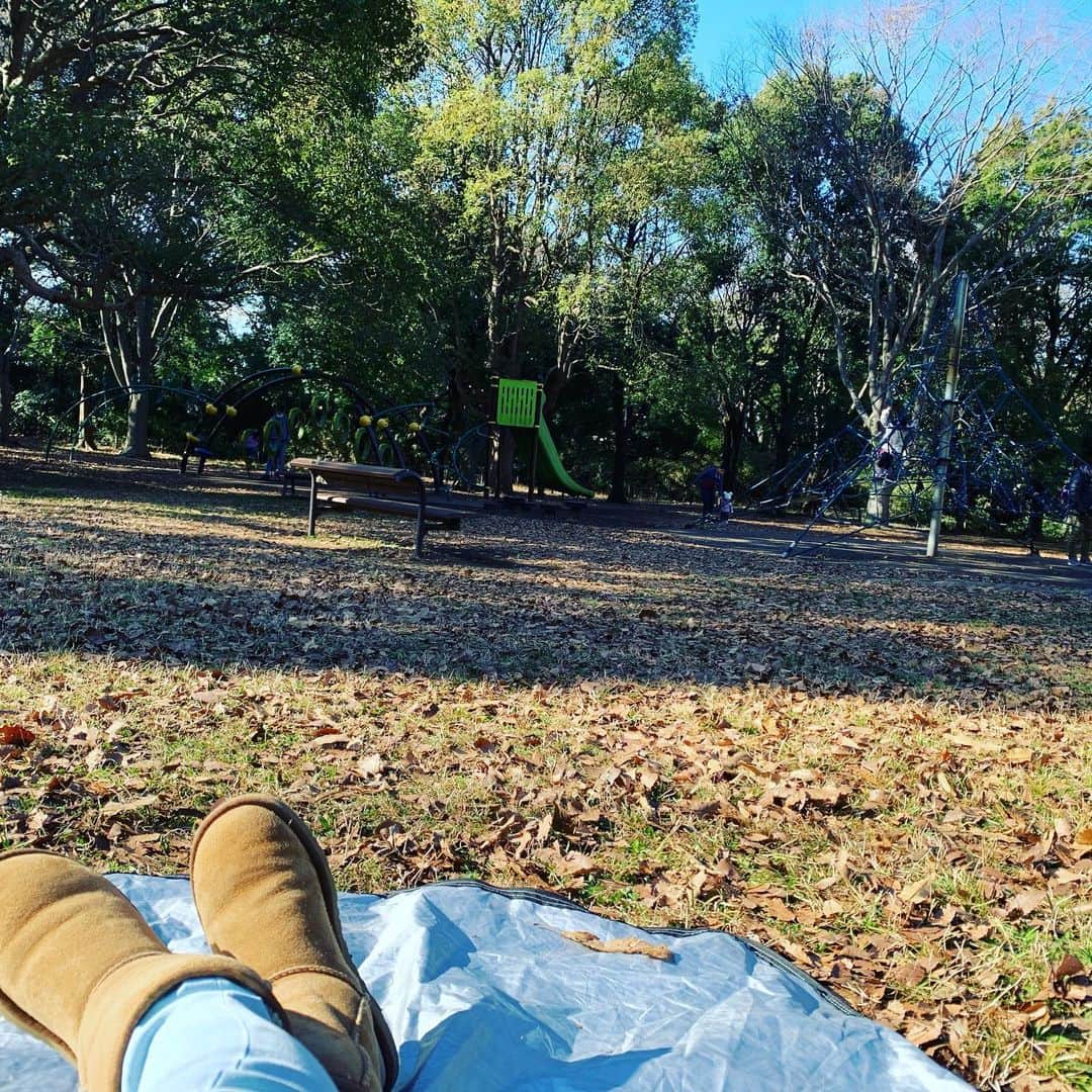 アクア新渡戸さんのインスタグラム写真 - (アクア新渡戸Instagram)「ちょーいい天気☀️ なのでデイキャンプ🏕に来てます  愛犬👸( '-' 👸 )ﾋﾒﾁｬﾝも 暖かくて気持ちよさそう🤗  今日も沢山遊ぼうね💓💞  #デイキャンプ #家族で公園  #愛犬も一緒に❤️  #癒しの時間❤️」12月20日 10時45分 - amiaquanitobe
