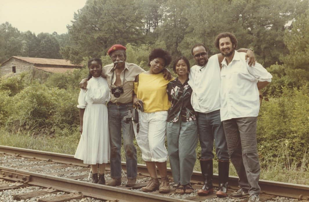 クインシー・ジョーンズさんのインスタグラム写真 - (クインシー・ジョーンズInstagram)「Happy 35th Anniversary to “The Color Purple”! This was an absolute dream project to produce & score, & #AliceWalker, #StevenSpielberg, @oprah, @whoopigoldberg, #DannyGlover, & every other cast member was an absolute dream TEAM! My baby sis Oprah said it best in her post...”it was that deep!” ❤️ to you all...my family. 📸: The Color Purple」12月20日 10時47分 - quincyjones