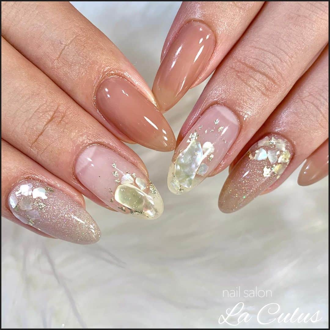 Mihoさんのインスタグラム写真 - (MihoInstagram)「nails.  #シェルネイル  .  ◆オフ込み1.5時間 ◆丁寧ケア付き ◆1ヶ月以内のご来店で¥500-引き (キャンペーンデザインは適用外)  .  🔸　#ルビケイト導入サロン　🔸 カビ・菌から塗り爪を守り、グリーンネイル(バクテリアルネイル)の予防ができる、ルビケイト🦠🤛✨ 追加料金無しで、全てのお客様に使用しております♡ 繰り返しグリーンネイルになってしまう方や、"グリーンネイル"と言われ他店で施術を断られてしまった方も施術が可能です💅 お悩みの方は、一度ご相談ください🧡  #laculus  #クリスマスネイル　#成人式ネイル   #ネイル #ジェル #ジェルネイル #ネイルアート #ネイルサロン #ネイルデザイン #三宮フィルイン #冬ネイル  #緑膿菌#ネイルチップ #フィルイン#グリーンネイル#神戸 #三宮 #神戸元町 #大阪 #神戸ネイル #神戸ネイルサロン #三宮ネイルサロン #三宮ネイル#nail #nails #nailart #beauty #kawaii」12月20日 10時47分 - la.source_nail