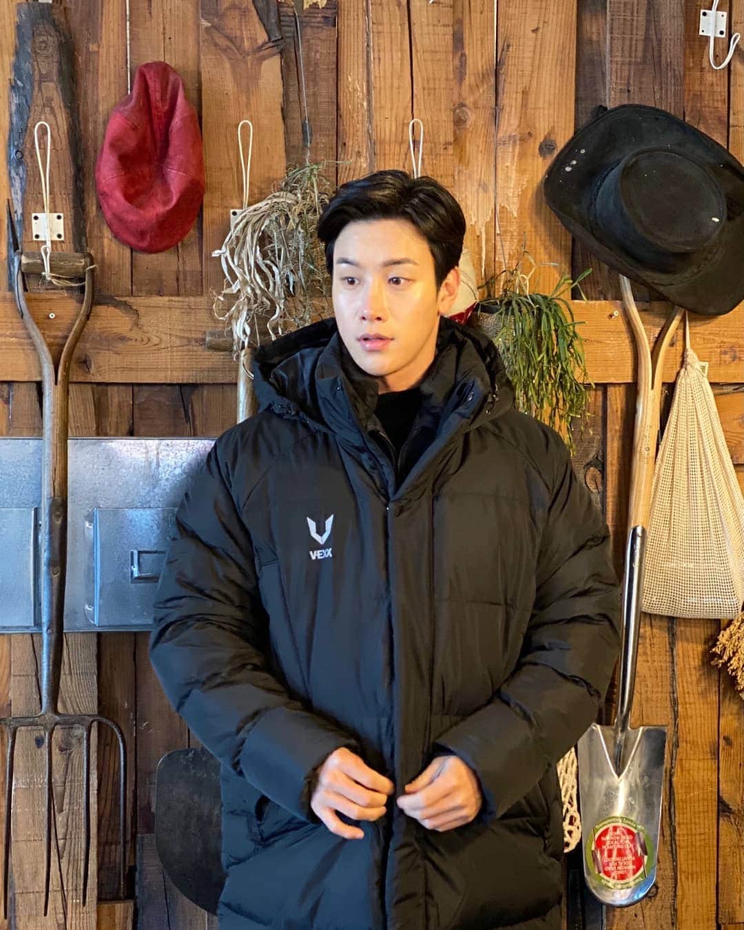 Lee Si-gangのインスタグラム：「#v_exx  차본부장이름으로 유정네와 팀복을 보내주셨습니다 👫❤ 덕분에  어깨가 한껏 올라갔습니다💪  여러분 백스  많이 사랑해주세요😘 요즘 정말 많은 프로팀에서 백스 를 입어주고 있어요.  ブラトからユジョンチムと僕のチム服を 送ってもらいました👫 どうですか？」