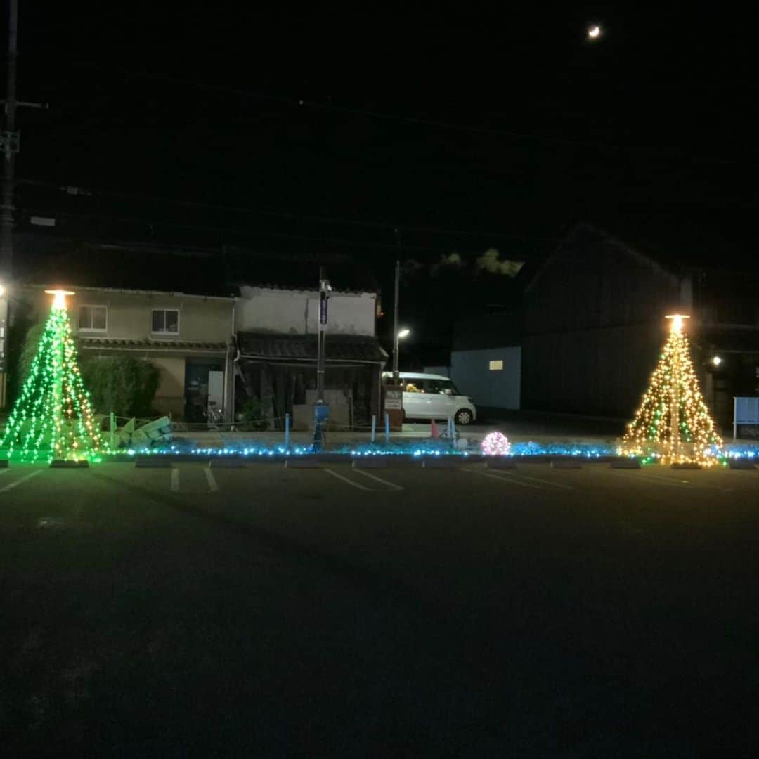 吉田裕さんのインスタグラム写真 - (吉田裕Instagram)「やりよんな高砂市！ どうも、高砂市応援大使の吉田裕です。 17時〜21時まで高砂町の工楽邸前でイルミネーションライトアップやってんのかーい！ 12月26日までです。　 #高砂市応援大使」12月20日 10時54分 - y.yutaka