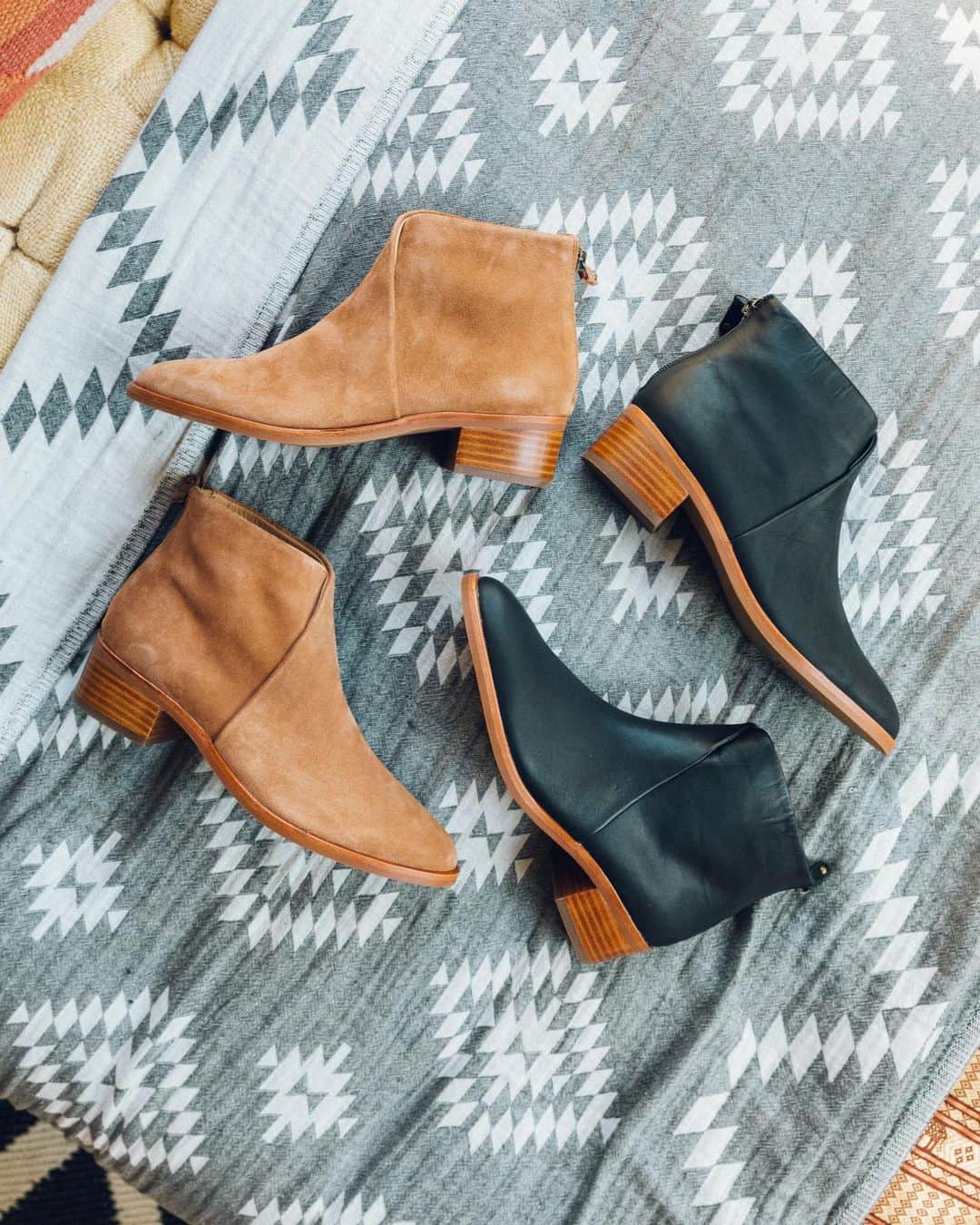 ソルドスのインスタグラム：「perfectly deconstructed booties with a cozy wraparound upper and stacked leather heel ✨🤍⁣ ⁣ shop our venetian boot, link in bio.」