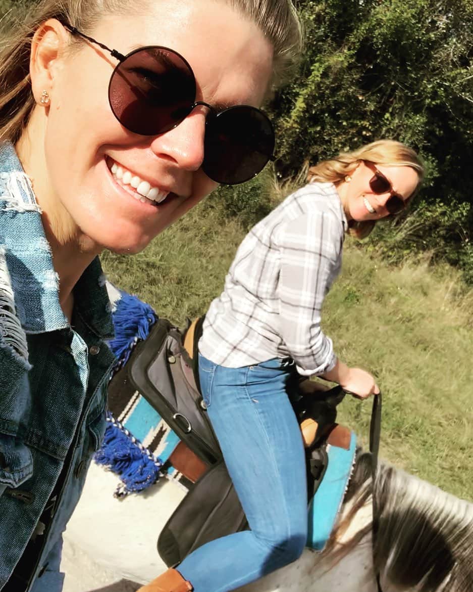のインスタグラム：「💛👱🏻‍♀️👱🏻‍♀️」
