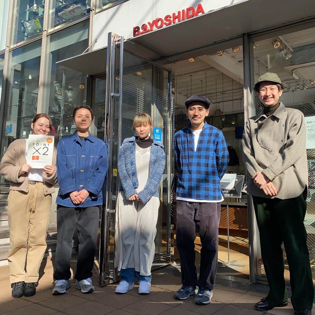 B JIRUSHI YOSHIDAのインスタグラム：「おはようございます。 只今の代官山地区の天候は晴れ。 本日の最高気温は9℃の予報です。 ・ 本日はこのメンバーでご案内いたします。 今日は韓国乾麺(ブルダックポックミョンや辛ラーメン)にハマっているスタッフがおります。おすすめのものがあります！というお客様がいらっしゃればお声がけください。 ・ それでは、本日も皆様のご来店をお待ちしております。 ・  ＜営業終了のお知らせ＞ B印 ヨシダ 代官山は、12月27日(日)をもって営業を終了いたします。 最終営業日まで、変わらぬご愛顧のほど、宜しくお願いいたします。 営業終了後はビームスジャパン3Fにて販売をいたしますので、どうぞご利用いただきますよう宜しくお願いいたします。  #beams #bjirushiyoshida #b印ヨシダ」