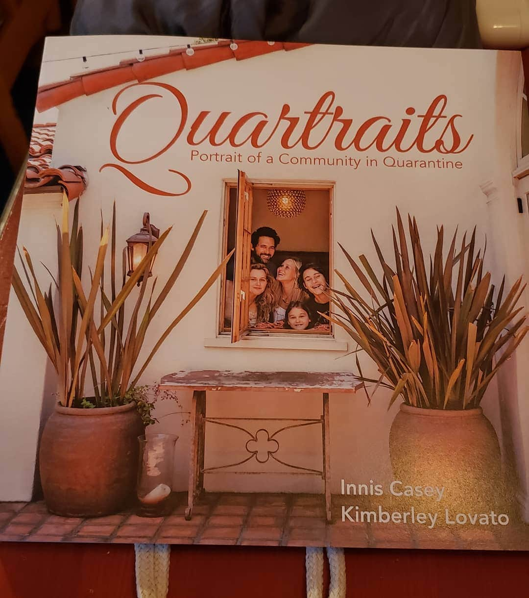 ウィリー・ガーソンのインスタグラム：「Hey guys, beautiful book chronicles these times in amazing photos and thoughts on quarantine, we're honored to be a part of....check it out @quartraits @inniscaseyphotography, gorgeous book」