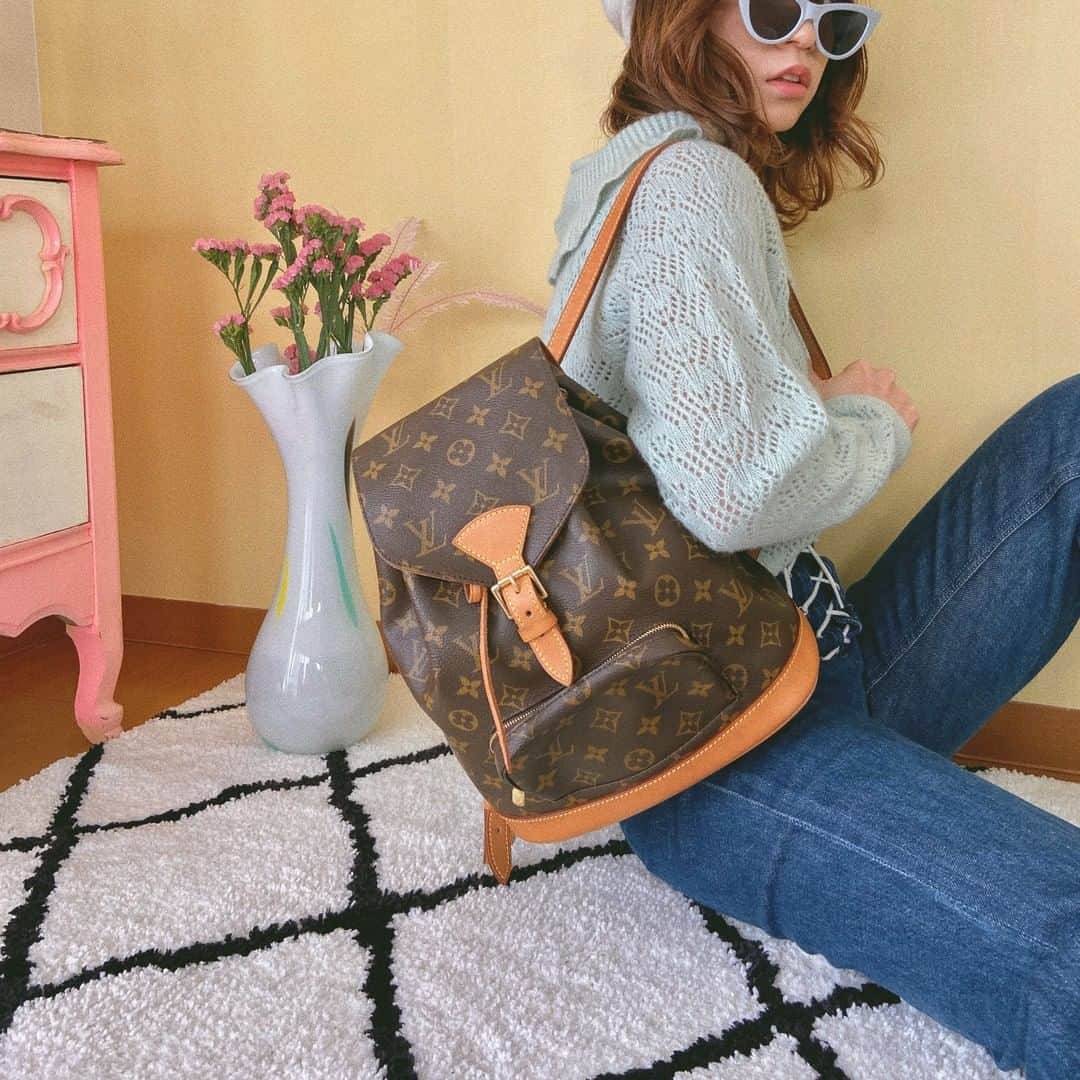 vintage Qooさんのインスタグラム写真 - (vintage QooInstagram)「Always good✨ 1997 Made Canvas Monogram Montsouris MM #vintageqoo #louisvuitton #vintagebag  —————————-—————— We do ship worldwide🌐 You can find it on our online store. Please send a DM us if you would like to more information」12月20日 11時30分 - vintageqoo
