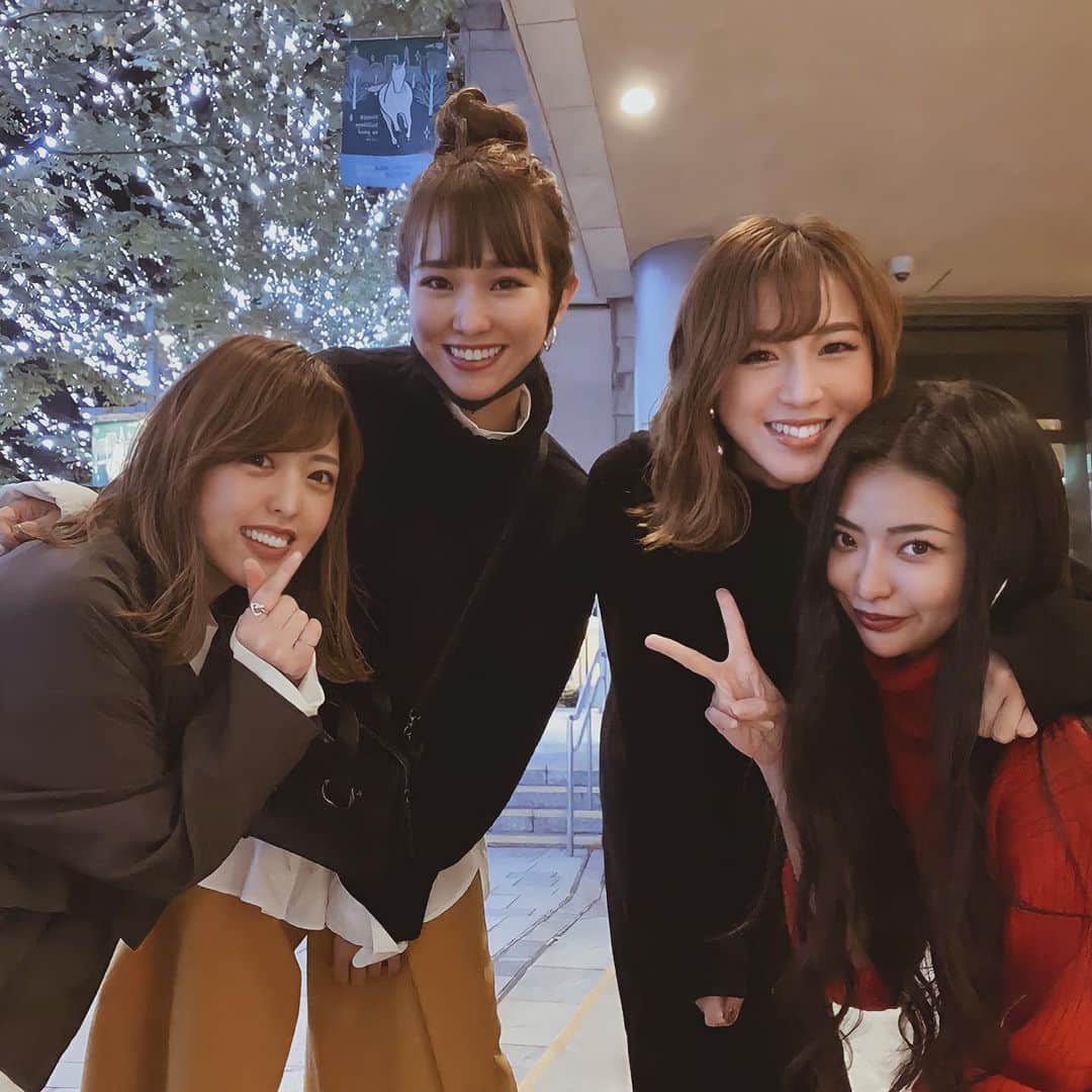 咲月美優のインスタグラム：「☽ . 何度、大好きと伝えたかわからないくらい 大好きで大切なOGメンバー😚♥️ . みんなといる時間が ほんとに幸せ💓💓 . . #思い出グラム  #幸せフィルム  #bestfriends  #大好き .」