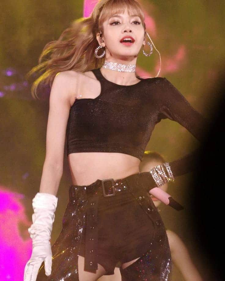 リサさんのインスタグラム写真 - (リサInstagram)「Idol lisa still the best 😍 . . #LISA #LALISA #리사 #블랙핑크 #BLACKPINK #LALISAMANOBAN #LALISAMANOBAL #blackpinklisa #lisablackpink」12月20日 11時41分 - lisa.blackpink