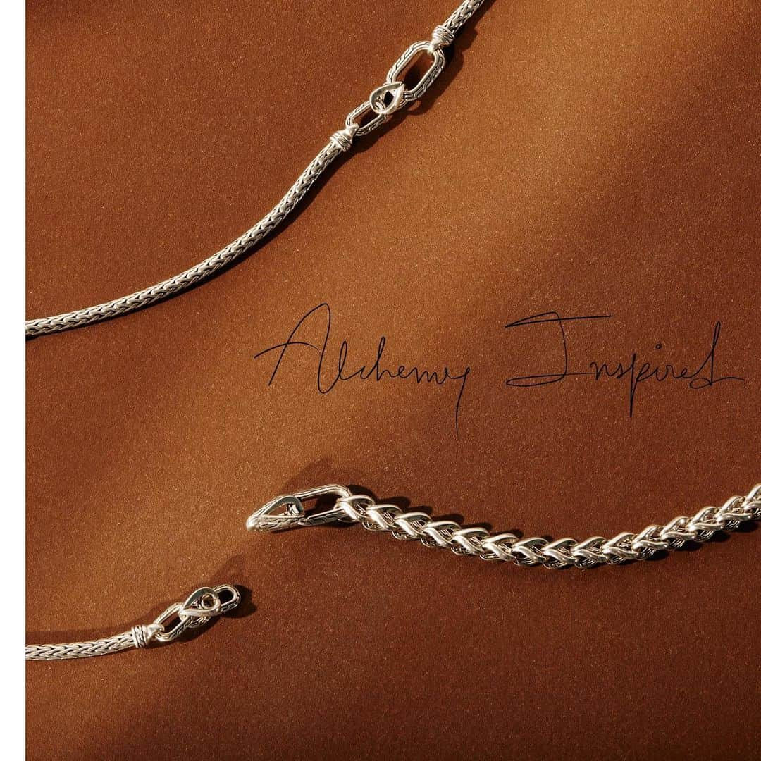 ジョン ハーディーさんのインスタグラム写真 - (ジョン ハーディーInstagram)「Foundational and convertible, the transformable Asli #ClassicChain is more than the sum of its parts—shop this universal gift, link in bio.  #JohnHardy #HolidayGifts」12月20日 11時32分 - johnhardyjewelry