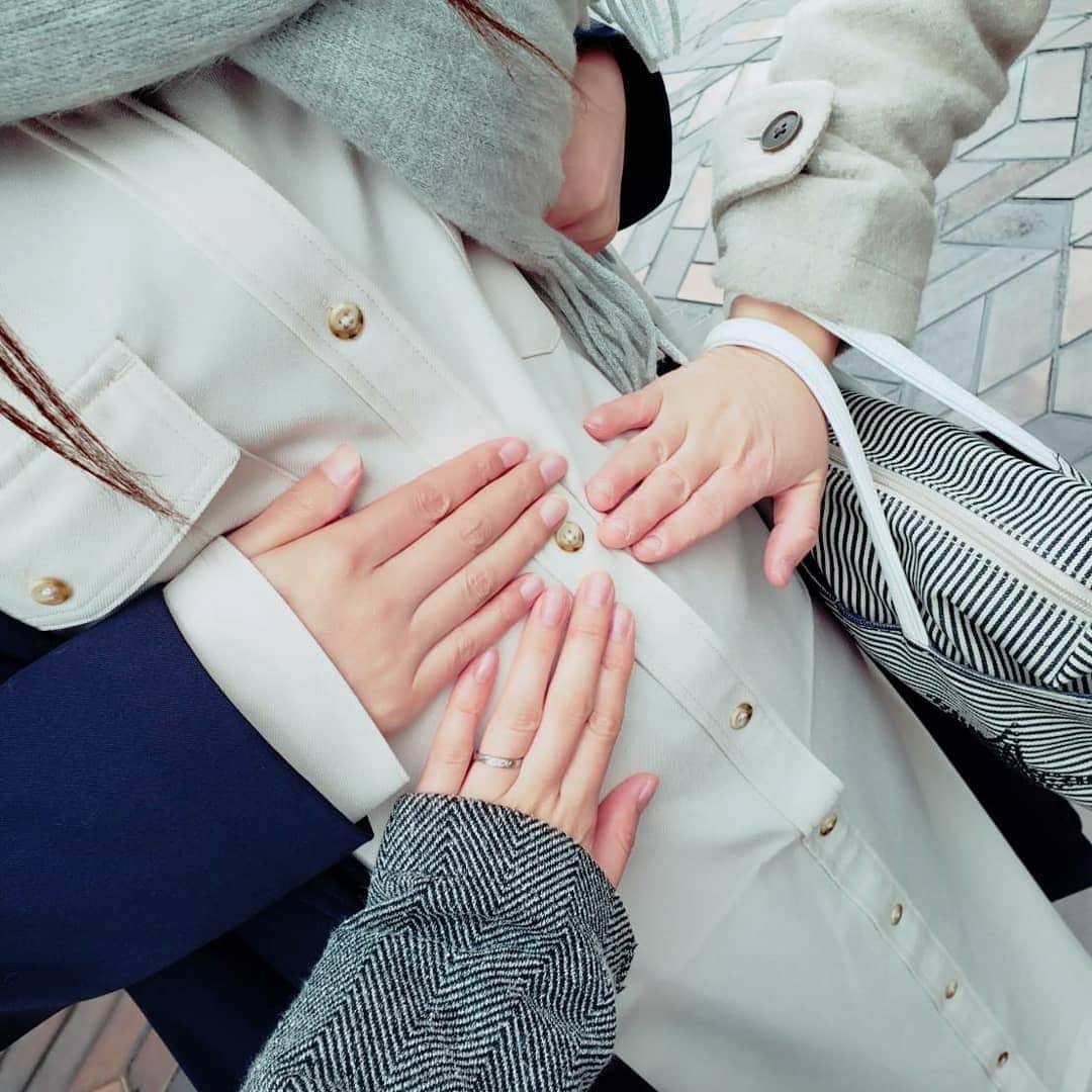 柚月美穂のインスタグラム：「#randompic  . . そして先日少し触れた #文化放送 #走れ歌謡曲  卒業生復活放送前に ﾗｼﾞｵﾊﾟｰｿﾅﾘﾃｨお仲間の #井上由美子 ちゃんと  #小林奈々絵 ちゃんに あった時のphoto☺︎ . #室照美 ちゃんの放送にほっこりし #中尾美穂 さんの放送にパワーを頂き #鈴木純子 さんの放送に涙を流し #小林奈々絵 ちゃんの放送に記憶が駆け巡り #小池可奈 さんの大トリ放送には大好きなお声を拝聴して もう全ての感覚が呼び起こされました(笑) . . なんて幸せな企画だったのでしょう♡ でも番組はまだまた来年の3月まで！ 〜あなたとゴールへ〜ですからね😊楽しみましょう。そうしましょう。 . . そうそう。この一枚目の素敵なshot。 そうなんです。奈々絵ちゃんの放送で報告されましたね♡ ご結婚×新しい命のお知らせ♡ . . もうぽっこりと可愛らしい膨らみに 由美子ちゃんとナデナデしました☺️ 奈々絵おめでとう〜早く会いたいよ〜👶 . . そしてノリで由美子ちゃんのYou Tubeで使うアレも撮りました(笑) . ほんとに、仲良しだなぁ~私達(笑) . その話はまた今度🦩 . . . 波に逆らわず今は流れのままに 時にはそれも良いんじゃないかと 今は一日一日を丁寧に参ります。 豊かに☺︎ . . #Japanese #Actor #cameraman #camerawoman #picoftheday #instagood #fashion #happy #followme #follow #art #me #instadaily #style #photography #fun #instalike #igersInstagrammers #photo #tokyo #japan」