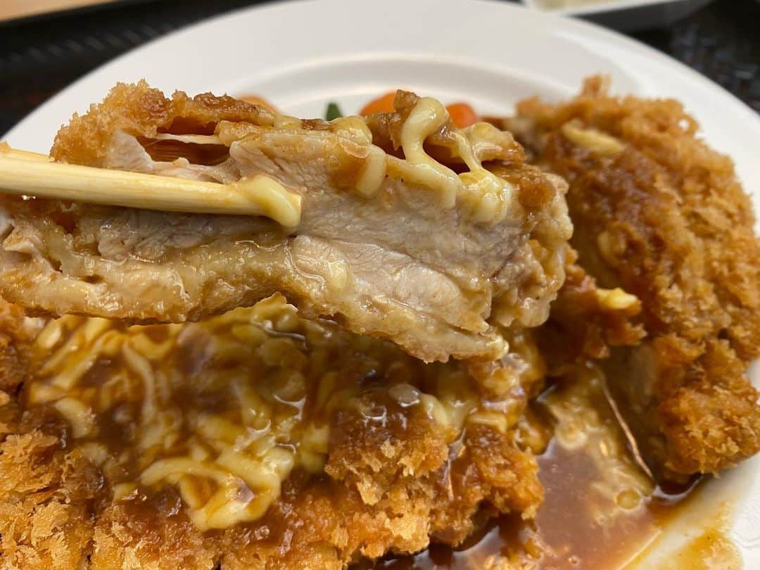 のインスタグラム：「久住屋のチーズデミカツが美味しすぎて。ボリュームもあって満足度がすごいです。 #大分 #ランチ #大分ランチ」