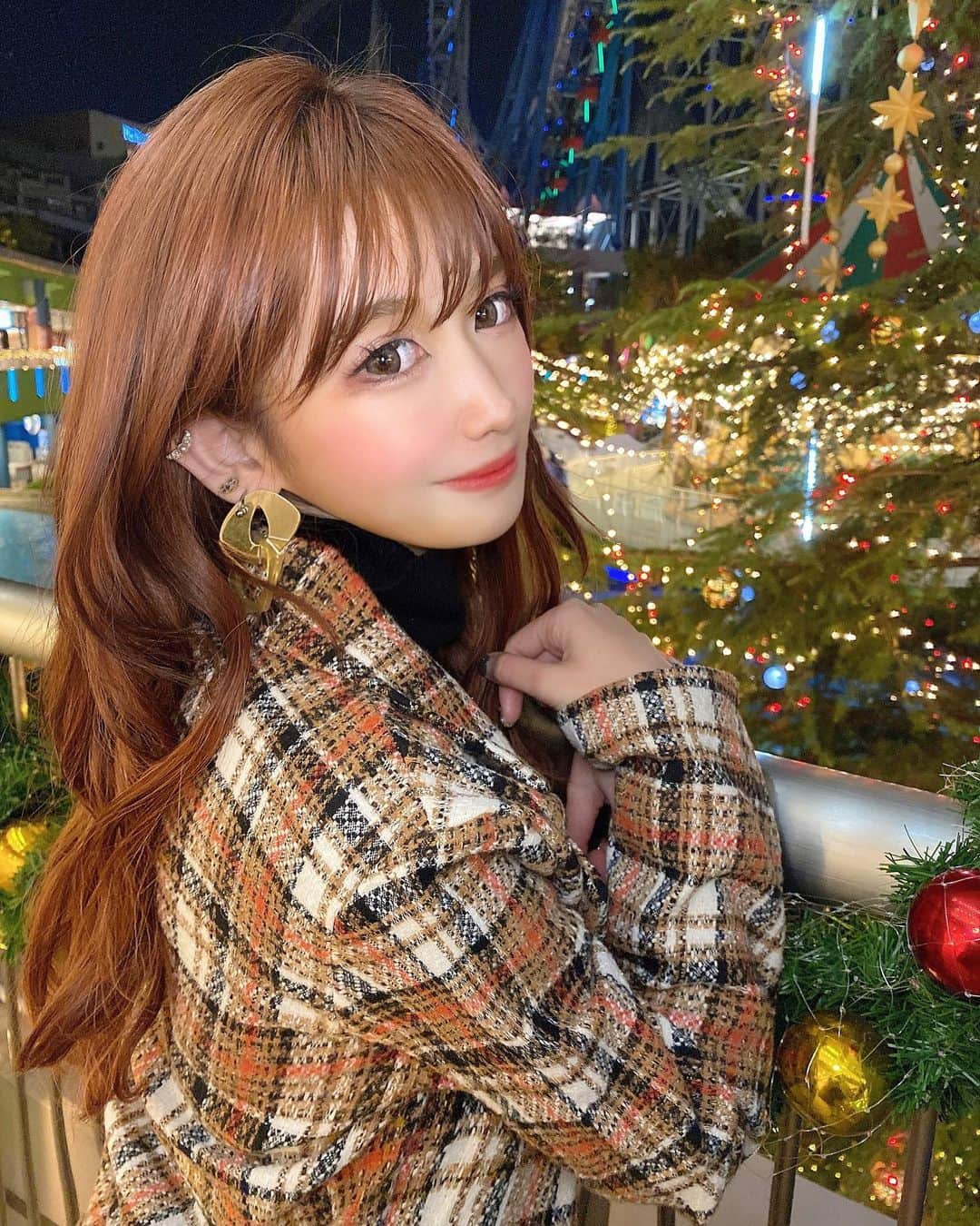 ゆうめろさんのインスタグラム写真 - (ゆうめろInstagram)「・ ・ この前イルミネーション見てきたよ🎄✨❤️ 大きなクリスマスツリーが綺麗だった！ 今年は沢山イルミネーション見れて幸せ😚 ・ #東京ドームシティ  #クリスマスツリー  #イルミネーション #笑顔」12月20日 12時07分 - yk.o0