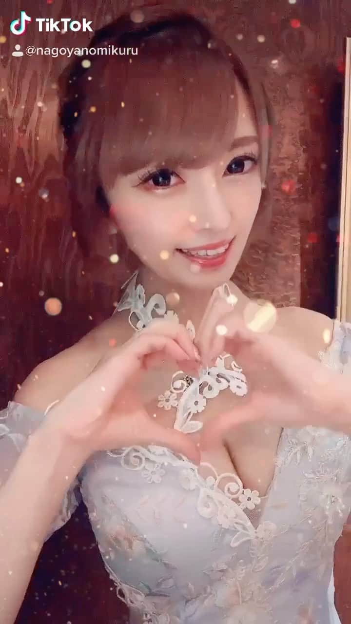のインスタグラム：「もうすぐクリスマス🎄❄️💖  #メイドカフェ#プティパルフェ#メイド#名古屋#住吉#幸せ#TikTok#youtube#17live#17#キャバクラ＃錦#アールズカフェ#クリスマス」