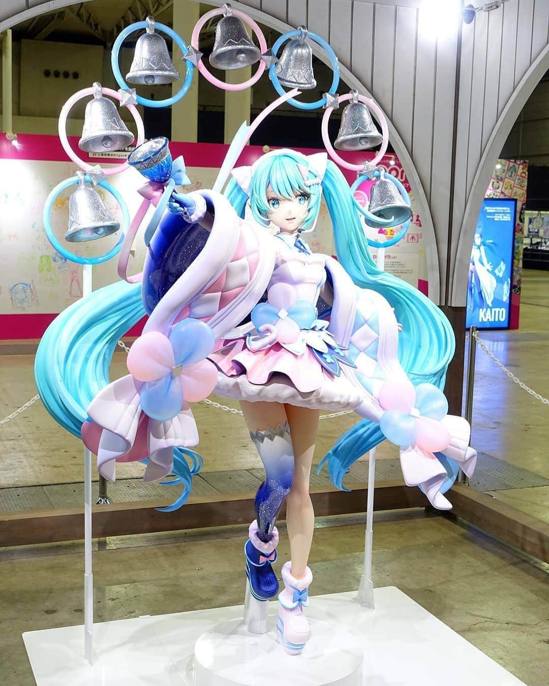 初音ミクさんのインスタグラム写真 - (初音ミクInstagram)「So this is the main attraction of the Magical Mirai Exhibit.. it's like a breath of life  #マジカルミライ2020 #初音ミク #マジミラ2020 #MagicalMirai2020 #Osaka #HatsuneMiku #Vocaloid」12月20日 12時23分 - mikuhatsune