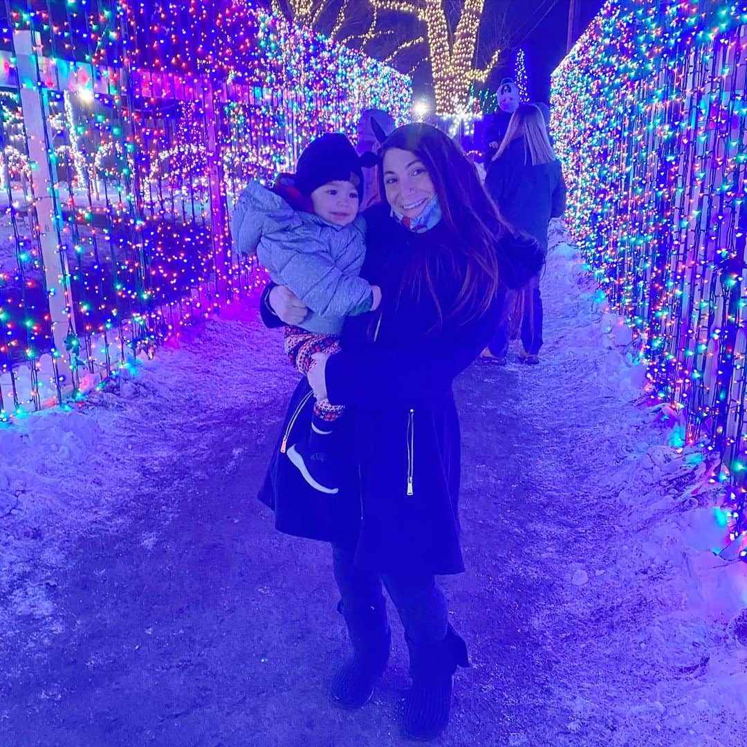 ディーナ・ニコール・コルテーゼのインスタグラム：「What an awesome night !! So happy I made shady brook farms last on our list of lights to see.. it wound up being like a big Christmas carnival .. we did the drive through light show (which was amazing) then there was a Christmas light walk through, bon fires .. Christmas shops.. a light hay ride .. all cute snack places..meet and greet with Santa! ( we just did the social distanced walk through and drive through due to covid) but hoping next year we could enjoy the entire thing .. It was so festive and fun🎄🎄CJ loved it all ❄️🎅🏽🎄def recommend it ❤️」