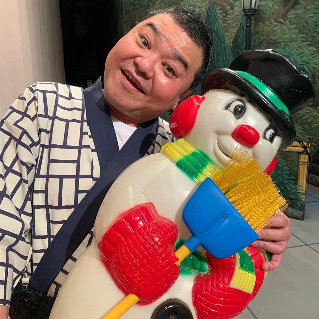 吉本新喜劇さんのインスタグラム写真 - (吉本新喜劇Instagram)「#双子 #瓜二つ #川畑泰史 #雪だるま 念のため伝えておきますが、 右が川畑座長👉👉👉 👈👈👈左が雪だるま です。」12月20日 12時30分 - yoshimotoshinkigeki