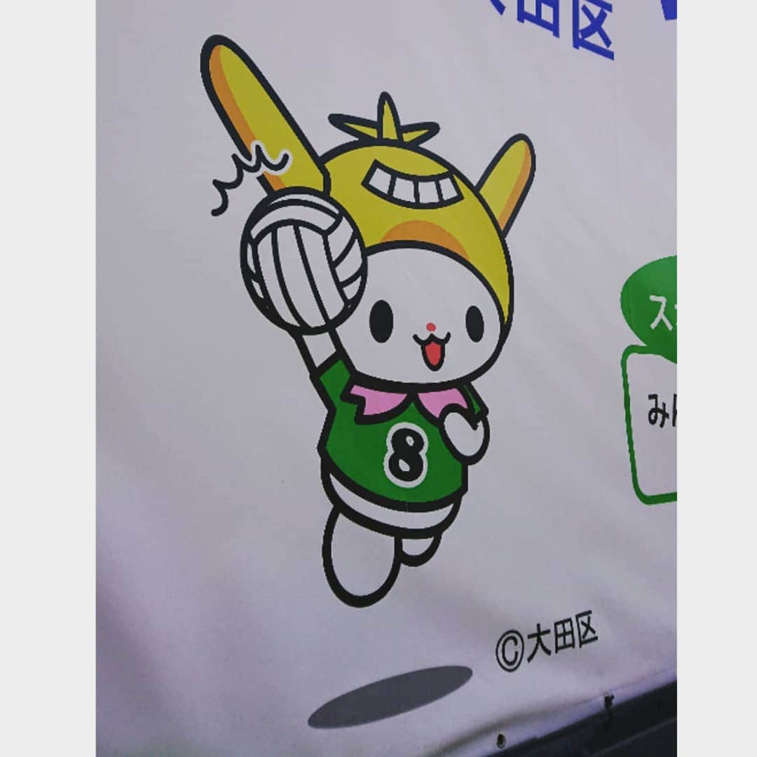 のインスタグラム：「・  ・  昨日の #皇后杯 は、#東レアローズ のスパイクをことごとくブロックタッチをかけ、拾って、前後左右から打ち込み、ストレートで一気に #JTマーヴェラス が優勝しました❗  そして今日は #天皇杯 決勝!  #ジェイテクトSTINGS  #パナソニックパンサーズ  どちらも総力戦で臨みます‼️  #DAZN や #NHK でもライブ配信やアーカイブ配信、録画放送もあるので、試合会場に来られなくても観てもらえます‼️  冬本場、寒さも厳しくなってきたので、暖かくしてスポーツ観戦、楽しんでください☆  もちろん今日も開場から式典まで #MC 担当します！  感染症対策も万全で、アスリートからスタッフ、観客までが安心して観られる体制で頑張ります‼️  #バレーボール #Volleyball #Vリーグ #コロナに負けるな」