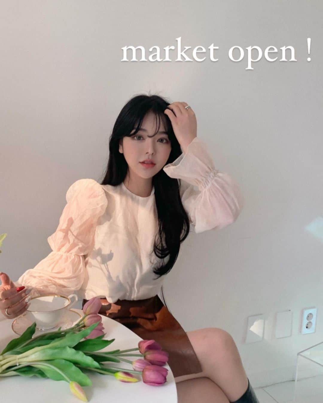 ユビンさんのインスタグラム写真 - (ユビンInstagram)「UB1N MARKET OPEN 🎀  여러분 벌써 몇몇 상품들은 품절 떴어용 🥺🥺  일전에 공지 해드렸듯이 이번마켓은 배송에 차질 없이 바로 당일배송으로 보내 드리고 싶은 마음에 1:1 오더가 아닌 재고를 미리 사놓았아요 :) 그래서 한정수량 재고인만큼 ! 빠른 구매가 좋으실듯 싶습니다 !! 🎀 #당일배송 #무료배송」12月20日 13時00分 - u.b1n