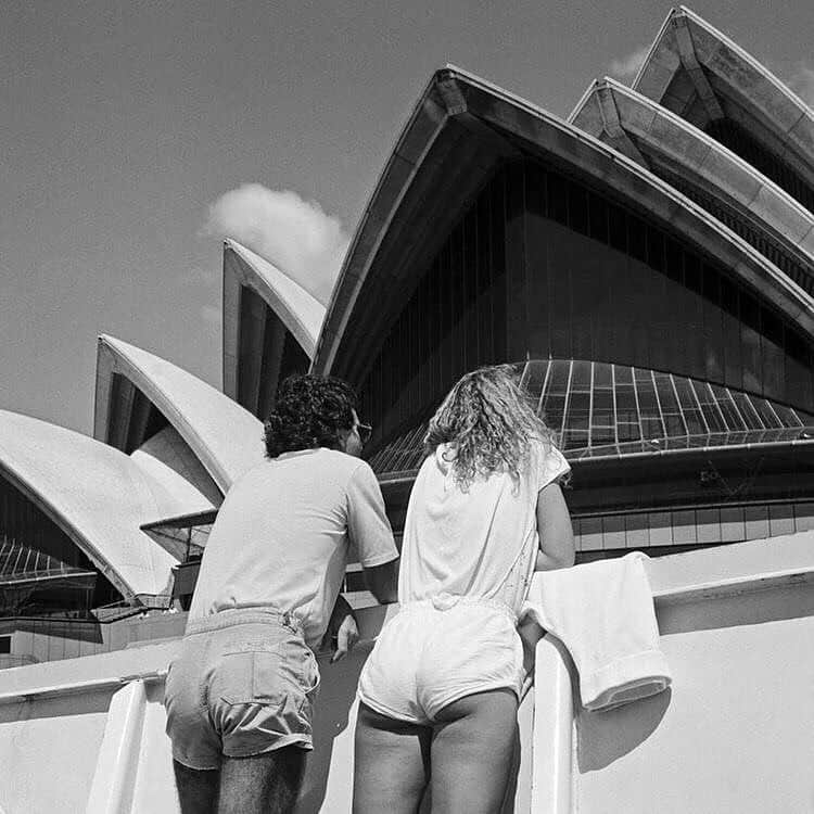 Meganさんのインスタグラム写真 - (MeganInstagram)「Sydney Opera House, 1986 〰 photo by Andrew Holligan  . . . #andrewholligan #sydney #sydneyaustralia #sydneyoperahouse #australia」12月20日 13時07分 - zanzan_domus