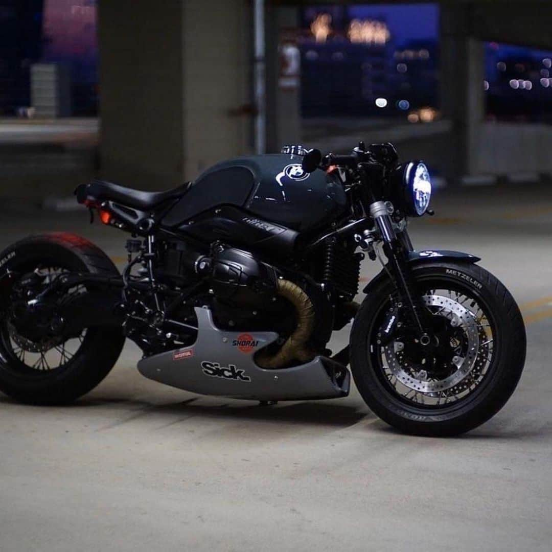 epidemic_motorsさんのインスタグラム写真 - (epidemic_motorsInstagram)「BMW R9T via @caferacer1st⠀ ⠀ by @the_cafed_racer #caferacerxxx #caferacer #r100 #scrambler #tracker #motolife #superbikes #caferacerculture #motorcycle #caferacergram #caferacers ⠀ #caferacersofinstagram #bikeswithoutlimits #caferacerclub #bratstyle #bratcafe #bmw #bmwmotorrad #bmwrninet #rninet #bmwcaferacer #bwmboxer #bmwscrambler #bikeoftheday #custom #builtnotbought #yardbuilt #r80 #bmwr80 #k100⠀」12月20日 13時06分 - epidemic_motors