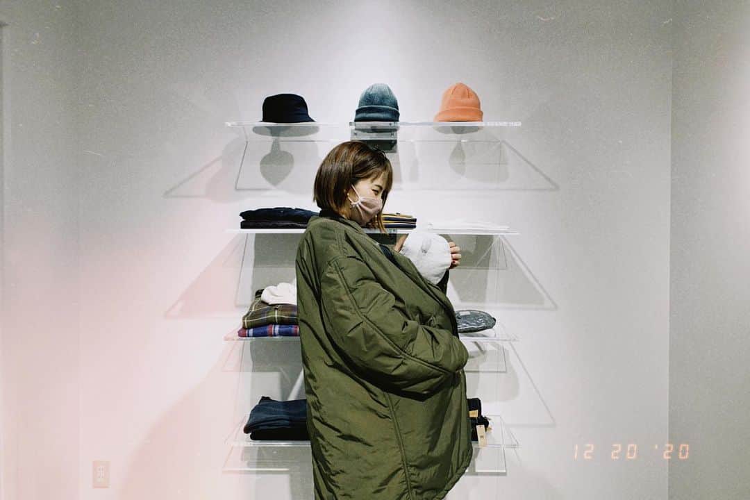 のインスタグラム：「お友達のお店にて。 クマさん🧸みたいな息子。 あったかいね✨まるでぬいぐるみだね✨ . . . それにしても寒い。 . . . #baby #boy #9months #hm #bear #victim #coat #outer #shop #friends  #thanks #winter #northface  #snowboots」