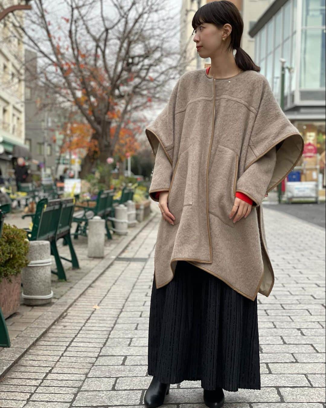 のインスタグラム：「【WOMEN's Styling】 . . outer 〈BRACTMENT〉 3625-162-1695 ¥25,000+tax . knit 〈BRACTMENT〉 3628-119-0756 ¥18,000+tax . skirt 〈BRACTMENT〉 3624-162-2027 ¥14,000+tax . shoes 3631-199-1506 ¥9,900+tax . . ▫️営業時間 11:00-19:00 . . ☎︎03-5731-8531 お電話にて通販も承っております。 .  #unitedarrows  #ユナイテッドアローズ #greenlabelrelaxing  #グリーンレーベルリラクシング #jiyugaoka #自由が丘 #BRACTMENT #instafashion #styling #ootd  #glr_jiyugaoka_snap #glrsnap #glrsnap_women」