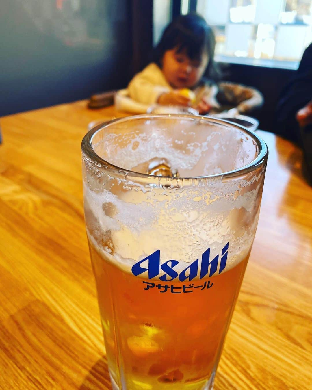 黒川忠文さんのインスタグラム写真 - (黒川忠文Instagram)「孫を見ながら ランチビール」12月20日 13時43分 - kurokawatadafumi