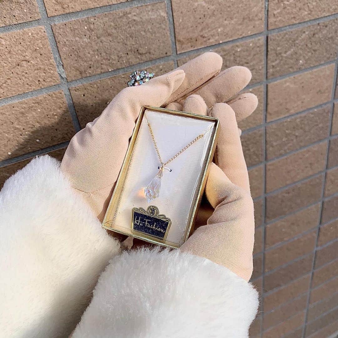 NUTTY Vintage&Collectibleのインスタグラム：「NUTTY堀江本店  ❤🎄NUTTY Christmas🎄❤  クリスマスプレゼントはお決まりですか？ 恋人に、お友達に、家族に思いを込めたプレゼントを是非NUTTYで一緒に探しましょう🎁  バイヤー選りすぐりの アメリカより買い付けたばかりのNEWアイテムは メンテナンス後、順次お出ししております！  SNS掲載アイテムは通販も可能ですので お気軽にお問い合わせ下さい💌  NUTTYで今冬のお洒落を お楽しみいただけますように…♡  💌DMからも通販承ります💌ㅤㅤㅤㅤㅤㅤㅤㅤㅤㅤㅤㅤㅤ  ------------------------------------ 🛍NUTTY通販について🛍 ------------------------------------- ＜ONLINE STORE＞ VINTAGE▶︎http://nutty.theshop.jp/ USED SELECT▶︎https://nuttyselect.official.ec/ （プロフィールページURLよりjump🕊） ㅤㅤㅤㅤㅤㅤㅤㅤㅤㅤㅤㅤㅤ ＜VIDEO CHAT SHOPPING＞ テレビ電話をお繋ぎして、リアルタイムでご案内いたします。詳細は過去の投稿をご覧ください。」