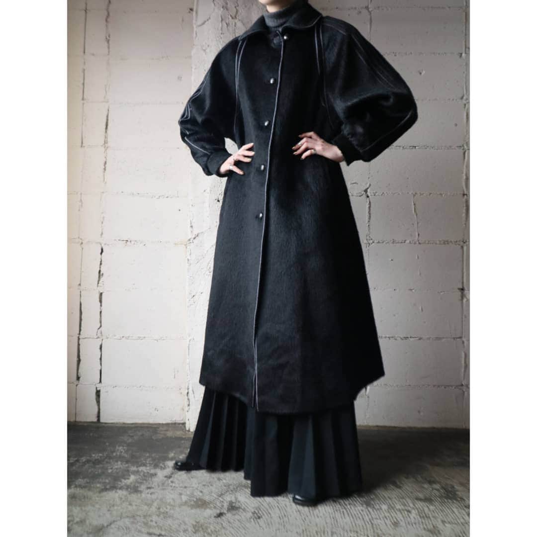 吉祥寺 古着屋 Orfeoのインスタグラム：「. Vintage Long Coat  #orfeo #kichijoji #tokyo #vintage #used #fashion #coordinate #outfit . . .  お問い合わせはインスタグラムのプロフィール掲載のメールアドレスにお願いいたします。コメント、DMでのお問い合わせは受け付けておりませんのでご了承ください。 ONLINE SHOPの商品も店頭にてご購入頂けます。気になる商品がございましたらスタッフにお声掛けください。  新型コロナウィルス感染拡大防止策を徹底した上で営業をしております。マスクの着用、入店時にアルコールでの消毒をお願いいたします。」