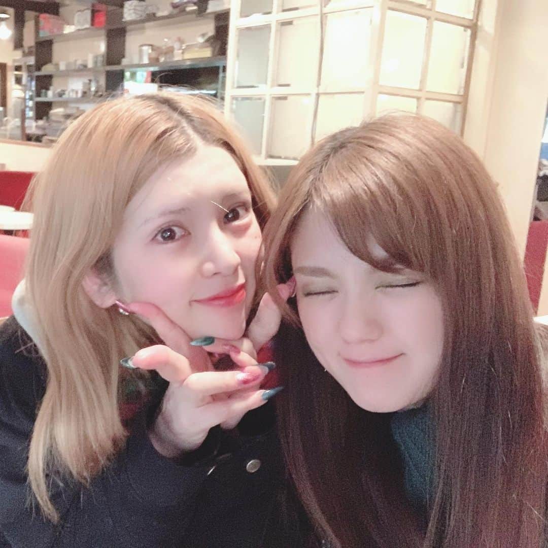 坂口杏里のインスタグラム：「BARカシェット オープンしてまーす💕 18:00までやってるので 是非お待ちしてます🙈  普段夜来れない方々 是非💕朝昼晩夕方飲み🎶  今日もとことんいくよー😂  09054307175  ↑何かあればこちらまで！ BAR CACHETTE (カシェット) 東京都新宿区歌舞伎町2-11-7 メトロビル4階  お待ちしてますん💕 男性１時間3000円 女性１時間1500円 （飲み放題）  ライン交換写メ撮ろ☺️」