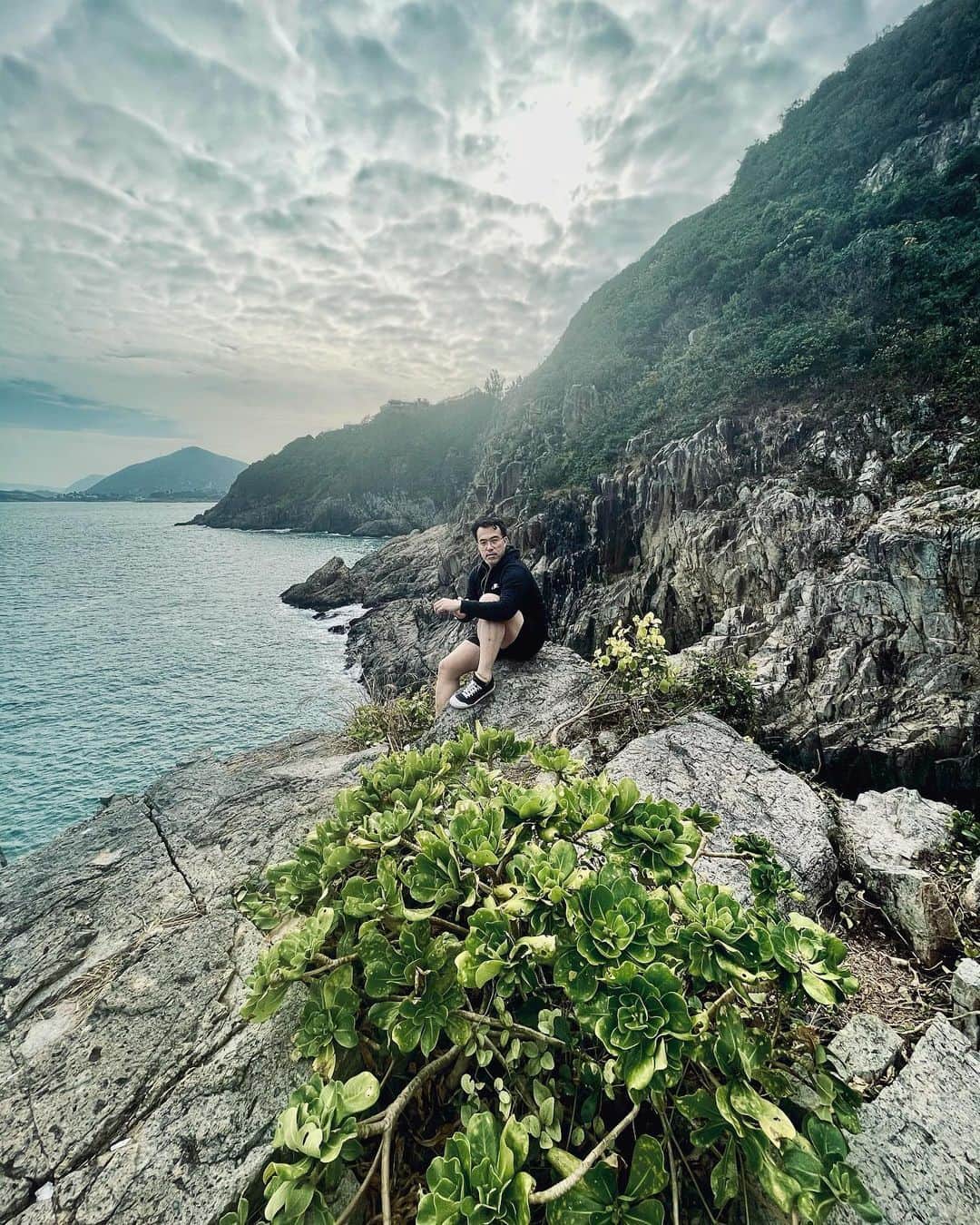 JJ.Acunaのインスタグラム：「More of the good stuff. 🌱⛰🏞  #ChillChristmas . . . #grounding #chillvibes #outdooradventures #jjiphone12promax #shotoniphone #hikinghk  #hongkong」