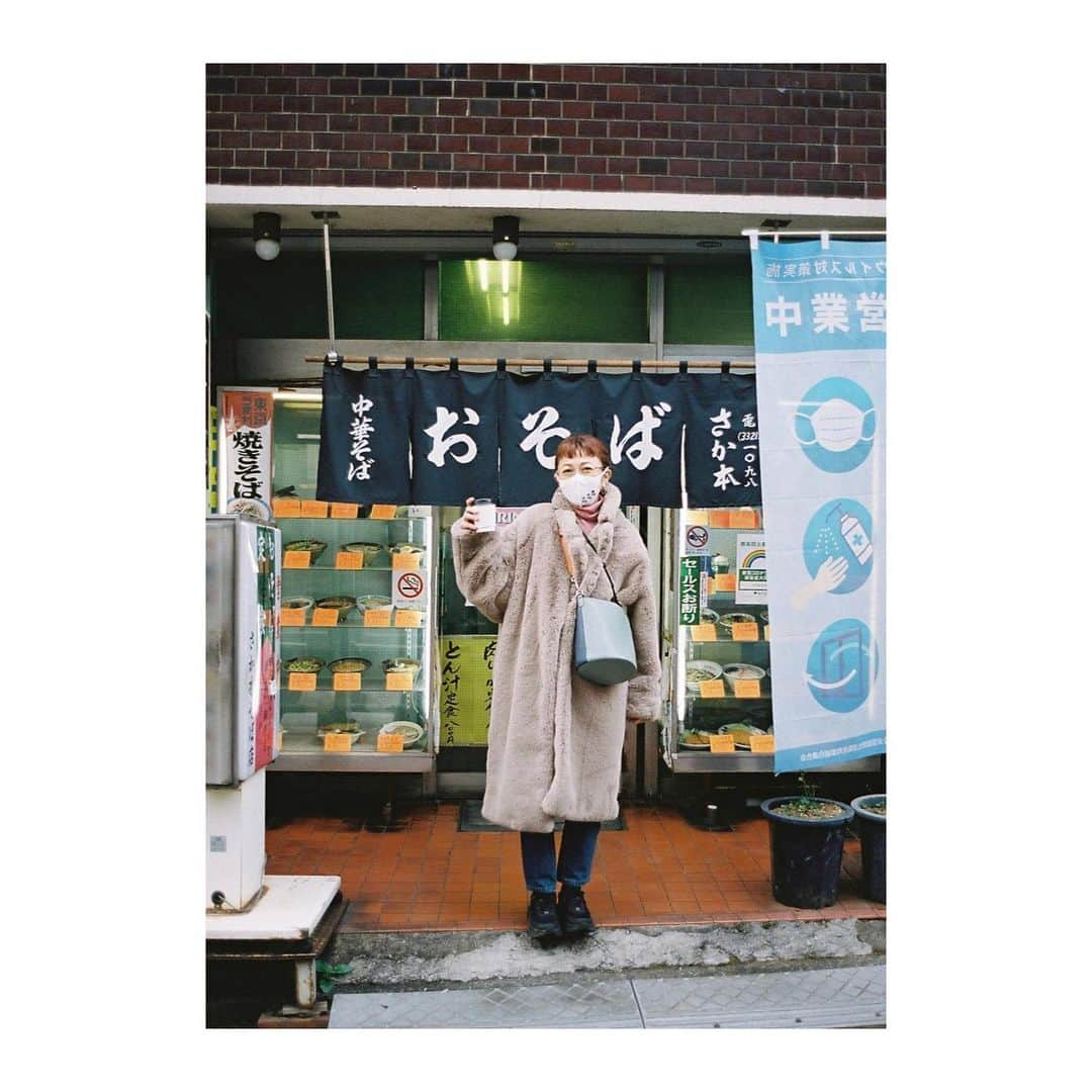 関根正悟さんのインスタグラム写真 - (関根正悟Instagram)「“film memories📷🎞”  いつかのご近所ランチ🍛 ゆきちゃんは、いっちゃんから落ち葉を終始ゲットできず👧🏻🍁  #contaxg2 #portra400 #filmphotography」12月20日 15時10分 - shogosekine0319