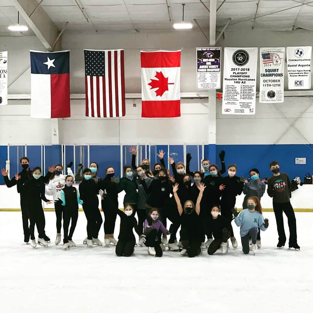 ケイトリン・ウィーバーさんのインスタグラム写真 - (ケイトリン・ウィーバーInstagram)「A homecoming of the ages... I grew up in this rink in Sugar Land, Texas, and today I returned for the first time in 20 years to help inspire the next (next?) generation. I’m sublimely honoured to have been invited by @mark_janoschak & @tgcfsc and thank you to the great talents today for giving me your all! I had so much fun! To everyone— When you learn, teach. When you get, give. It makes all the difference. ❤️ #Seminar #GivingBack」12月20日 15時06分 - ka2sh