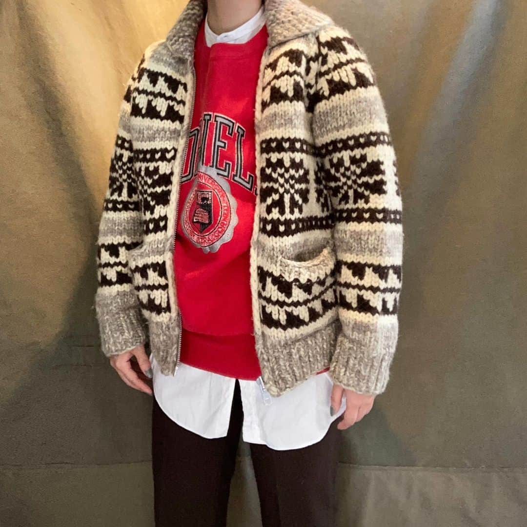 DROP...vintage select shopさんのインスタグラム写真 - (DROP...vintage select shopInstagram)「【New stuff】  1980s MADE IN CANADA hand knit cowichan knit sweater size ML位 PRICE ¥12000-(+TAX) model 162cm  本日インスタライブ後WEBSHOP掲載予定です。」12月20日 15時29分 - tokyo_drop